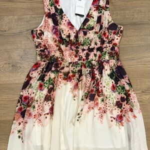 Sleeveless Floral V-Neck Mini Dress in Pink, Green and Cream